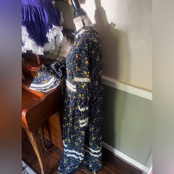 💙Rare Vintage Handmade Blue Calico Cottagecore Prairie Dress Matching Bonnet - Picture 5 of 9